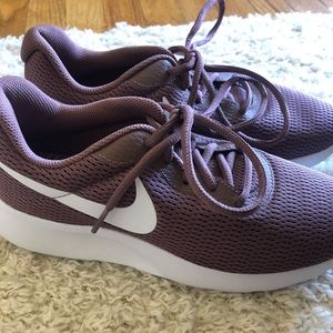 Nike Tanjun Women’s Shoes - Smokey Mauve/White
